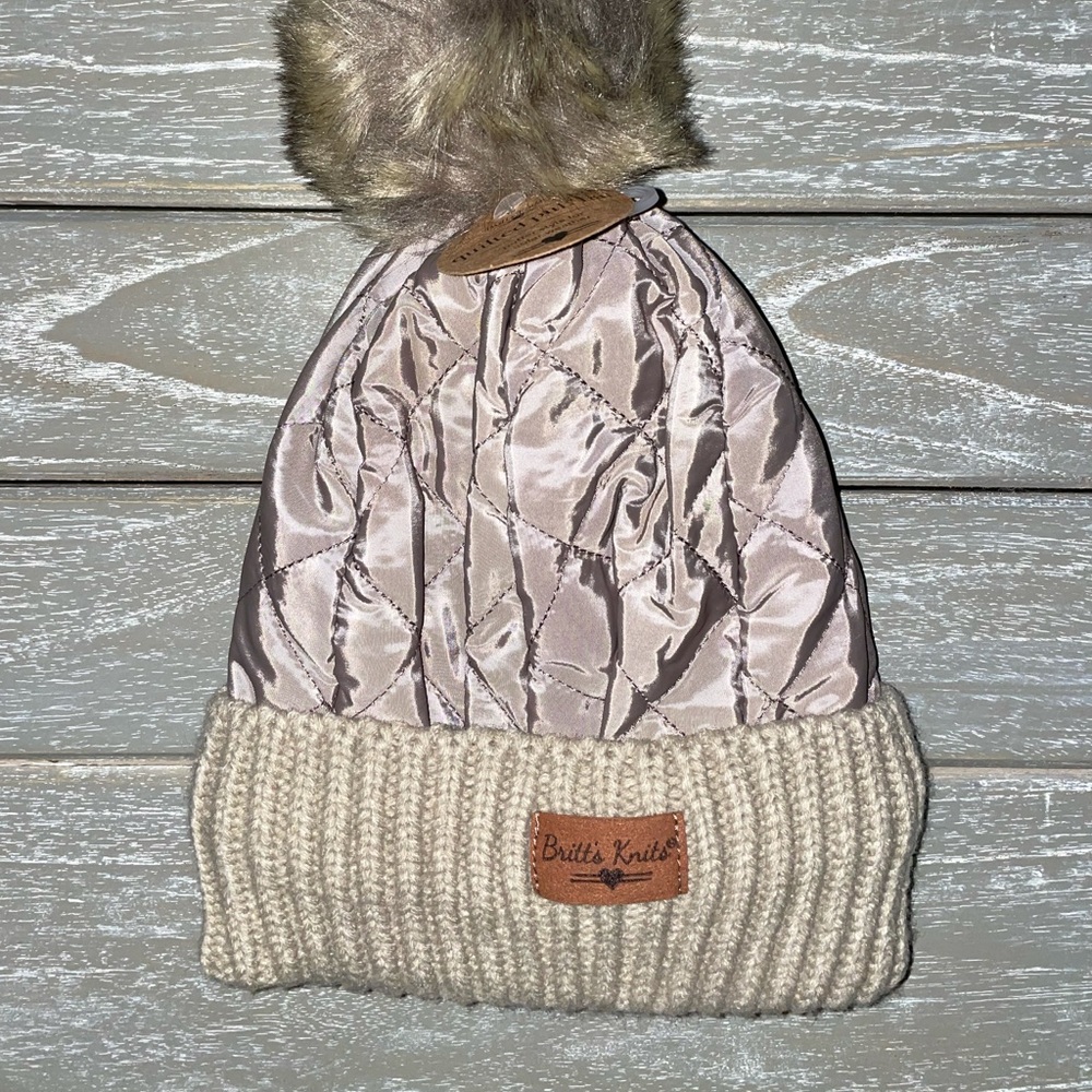 Pom hat